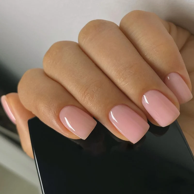 Kunstnagelset mit professionellem Design und pflegenden Eigenschaften Brehn