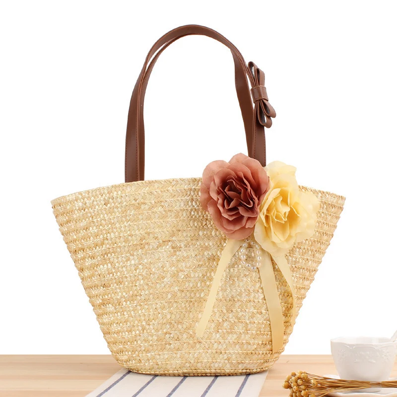 Strandtasche mit floralen Verzierungen und stilvollem Schultergurt Skanto