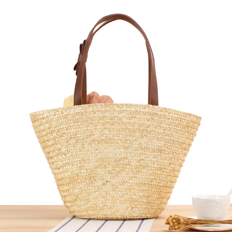 Strandtasche mit floralen Verzierungen und stilvollem Schultergurt Skanto