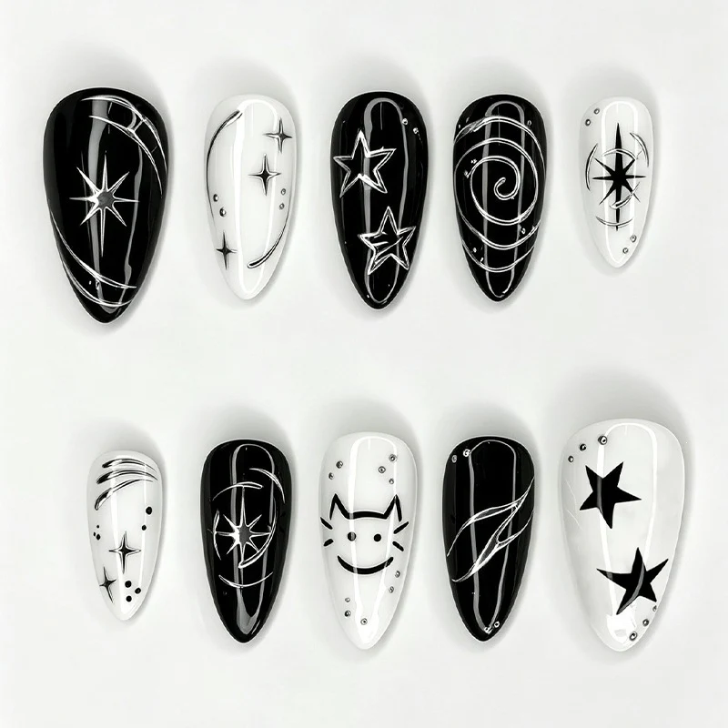Kunstnagelset mit kreativen star-motiven und glitzernden Akzenten Brehn