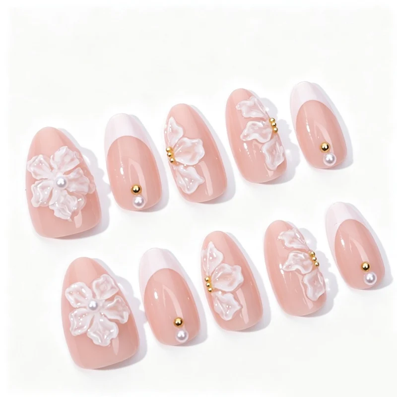Kunstnagelset mit zarten Blumenmustern und eleganten Details Brehn