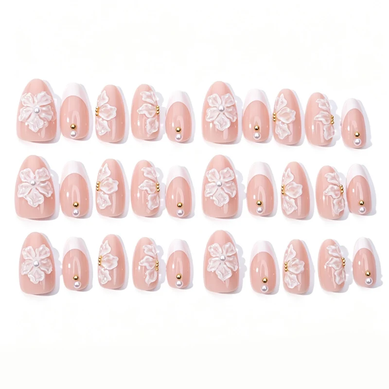 Kunstnagelset mit zarten Blumenmustern und eleganten Details Brehn