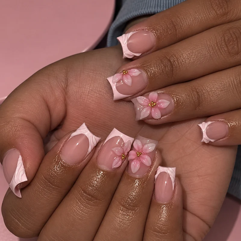 Kunstnagelset mit zarten Blumenmotiven Brehn