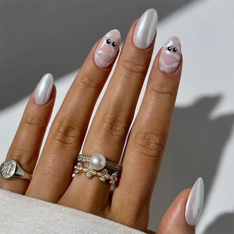 Kunstnagelset mit zarten Ballettmotiven und schimmernden Akzenten Brehn