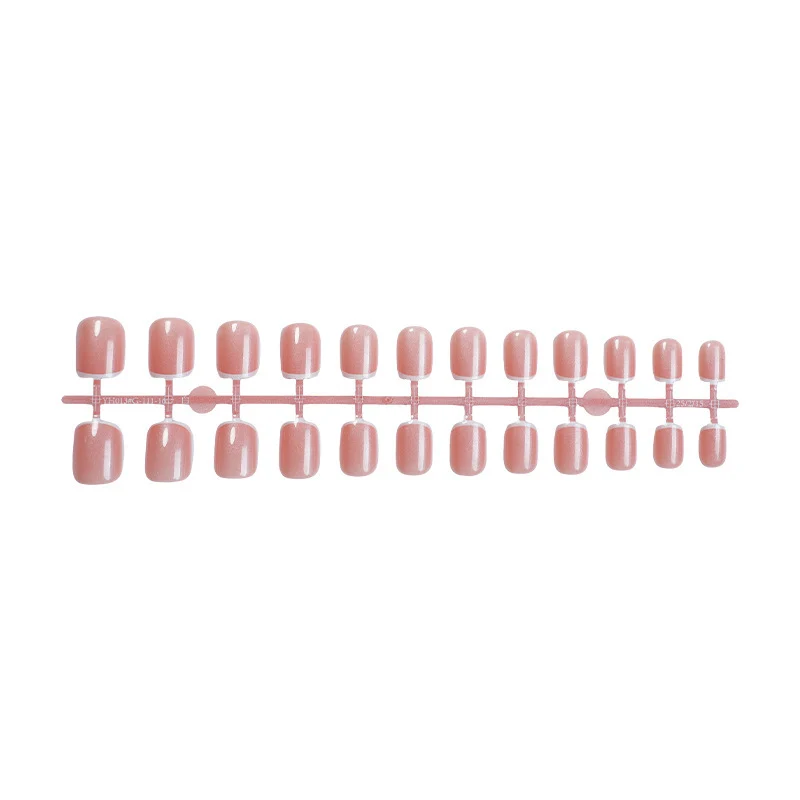 Kunstnagelset mit zartem Rosé-Finish Brehn