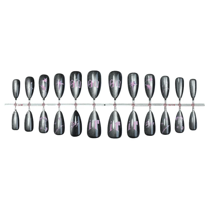 Kunstnagelset mit kreativen grafischen Designs Brehn