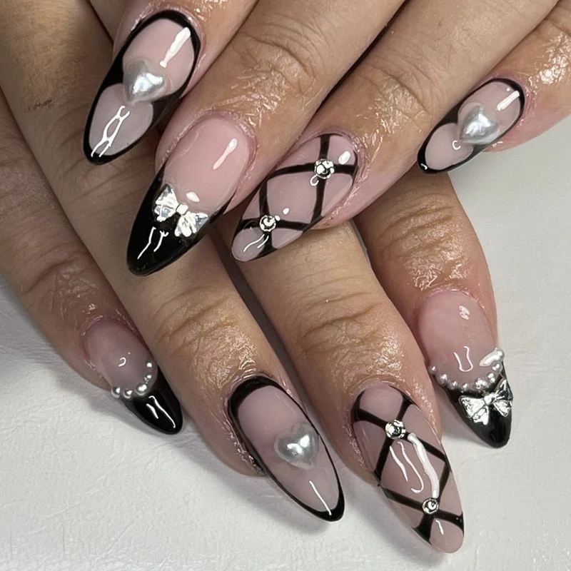 Kunstnagelset mit kreativen, glitzernden Akzenten Brehn