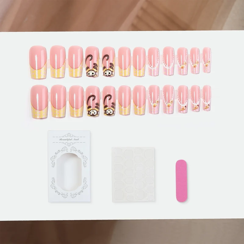 Kunstnagelset mit verspielten Tiermotiven und eleganten Verzierungen Brehn