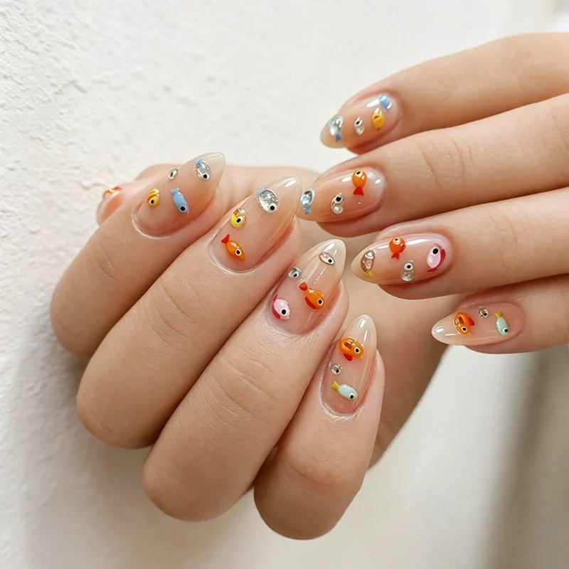 Kunstnagelset mit verspielten Fischmotiven Brehn