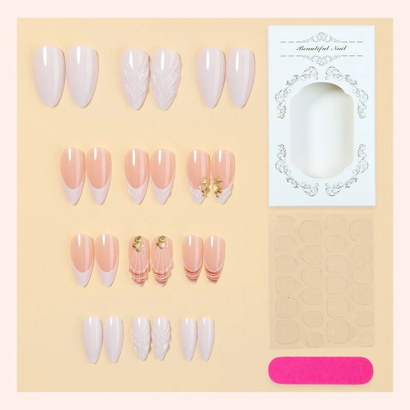 Kunstnagelset mit verspielten Designs und eleganten Akzenten Brehn