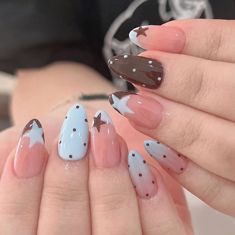 Kunstnagelset mit verspielten Designs Brehn