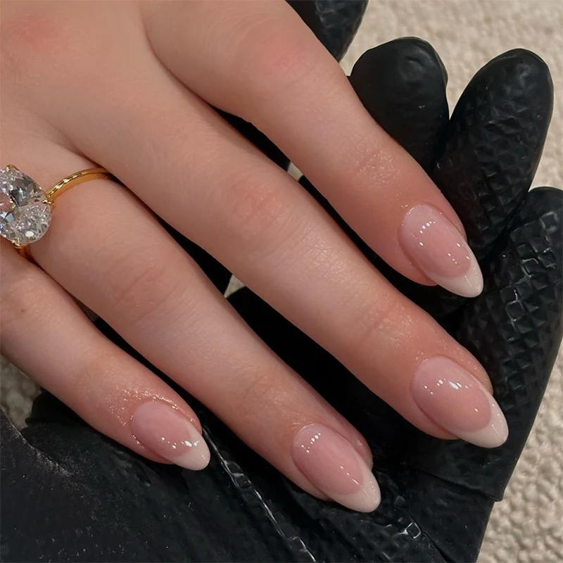 Kunstnagelset mit natürlichem Look Brehn