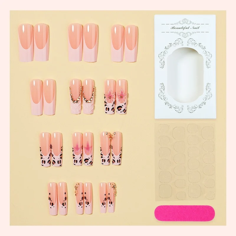 Kunstnagelset mit modischen Tier- und Glitzermotiven Brehn