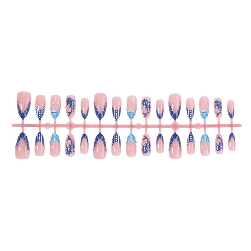 Kunstnagelset mit modernem Design und eleganten Akzenten Brehn