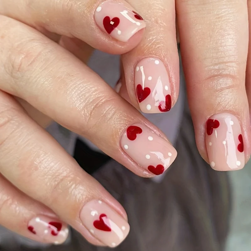 Kunstnagelset mit verspieltem Herzdesign Brehn