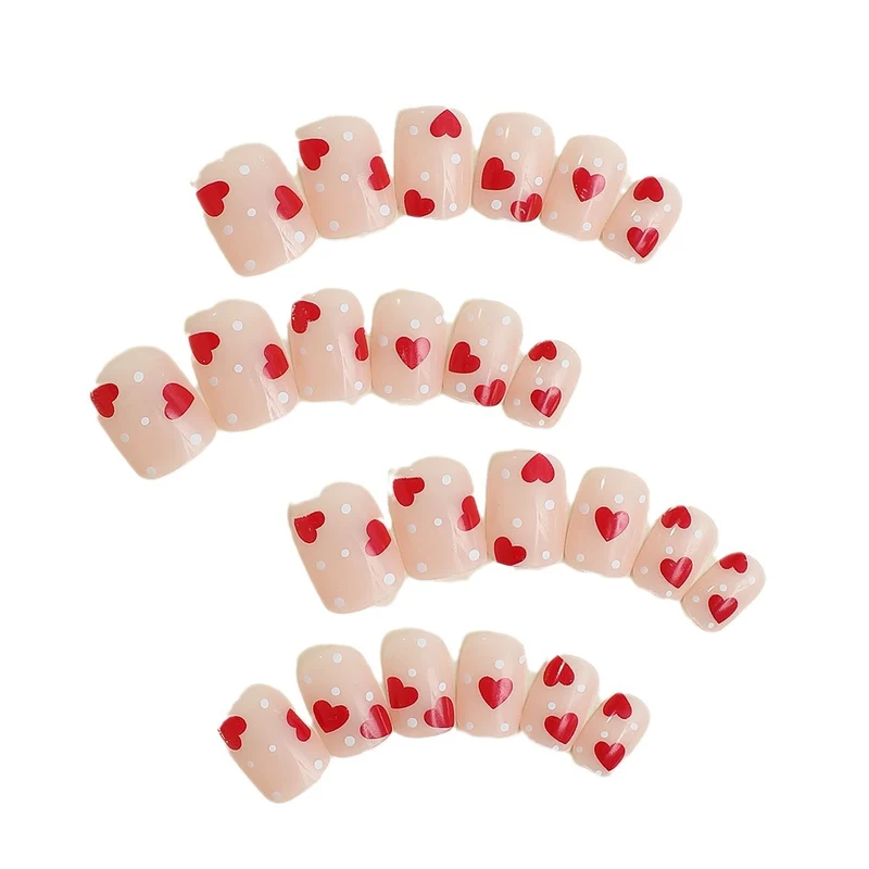 Kunstnagelset mit verspieltem Herzdesign Brehn