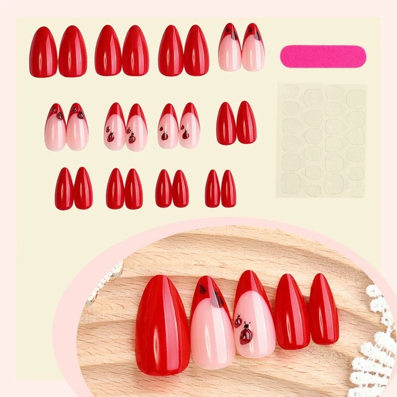 Kunstnagelset mit verspieltem Design und stilvollen Akzenten Brehn
