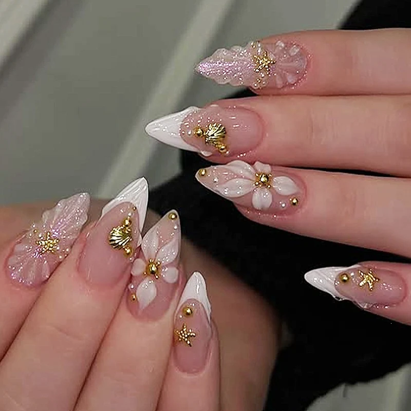 Kunstnagelset mit verspielt romantischen Designs Brehn
