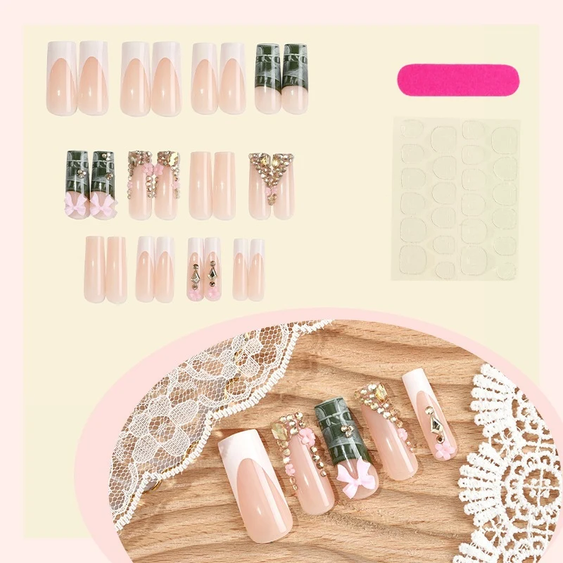 Kunstnagelset mit luxuriösen Verzierungen Brehn