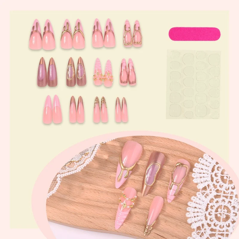 Kunstnagelset mit luxuriösen rosa Designs und Glamourösen Verzierungen Brehn