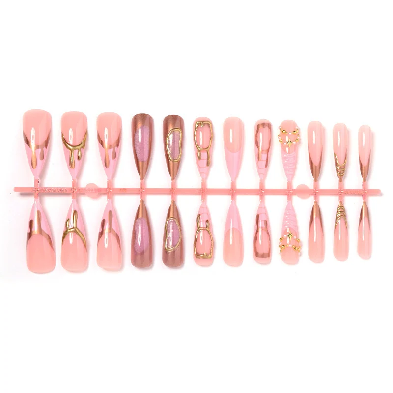Kunstnagelset mit luxuriösen rosa Designs und Glamourösen Verzierungen Brehn