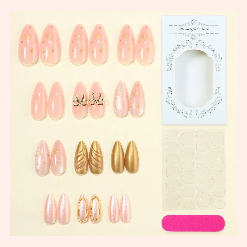 Kunstnagelset mit luxuriösen Designs und glamourösen Akzenten Brehn