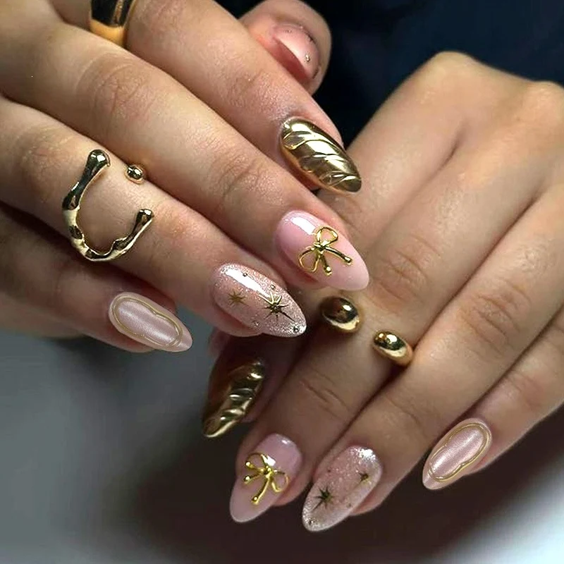 Kunstnagelset mit luxuriösen Designs und glamourösen Akzenten Brehn