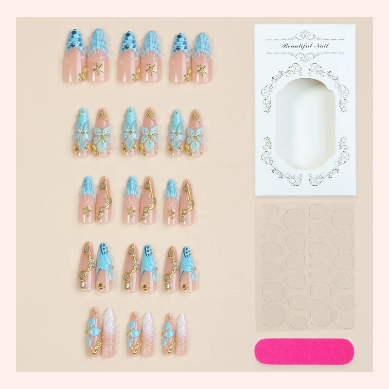 Kunstnagelset mit luxuriösen 3D-Motiven und Glitzerakzenten Brehn