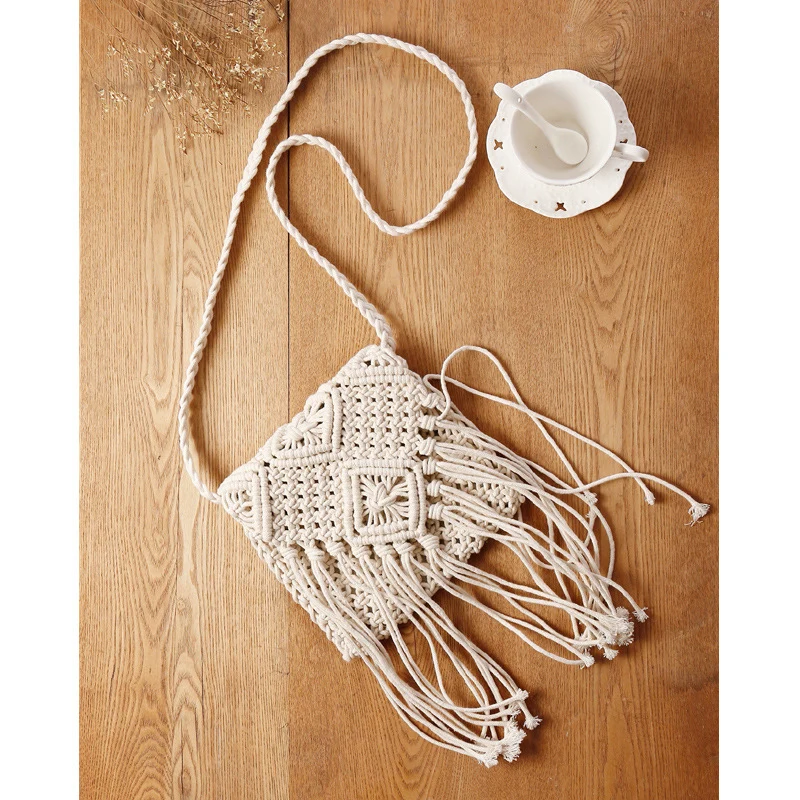 Makramee Schultertasche mit Fransen und dekorativen Details Skanto