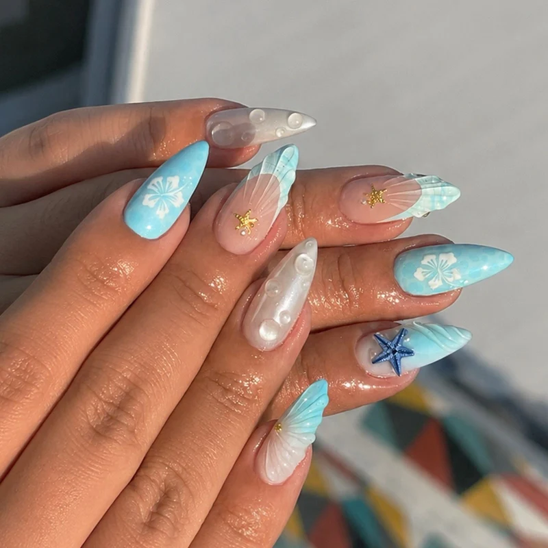 Kunstnagelset mit maritimen Motiven und zarten Akzenten Brehn