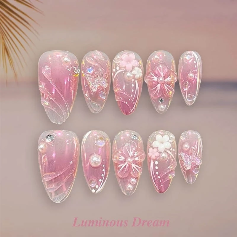 Kunstnagelset mit maritimen Motiven und bunten Akzenten Brehn