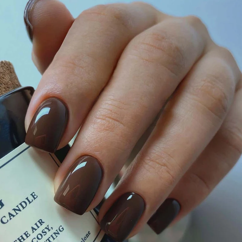 Kunstnagelset mit stylishen Akzenten Brehn