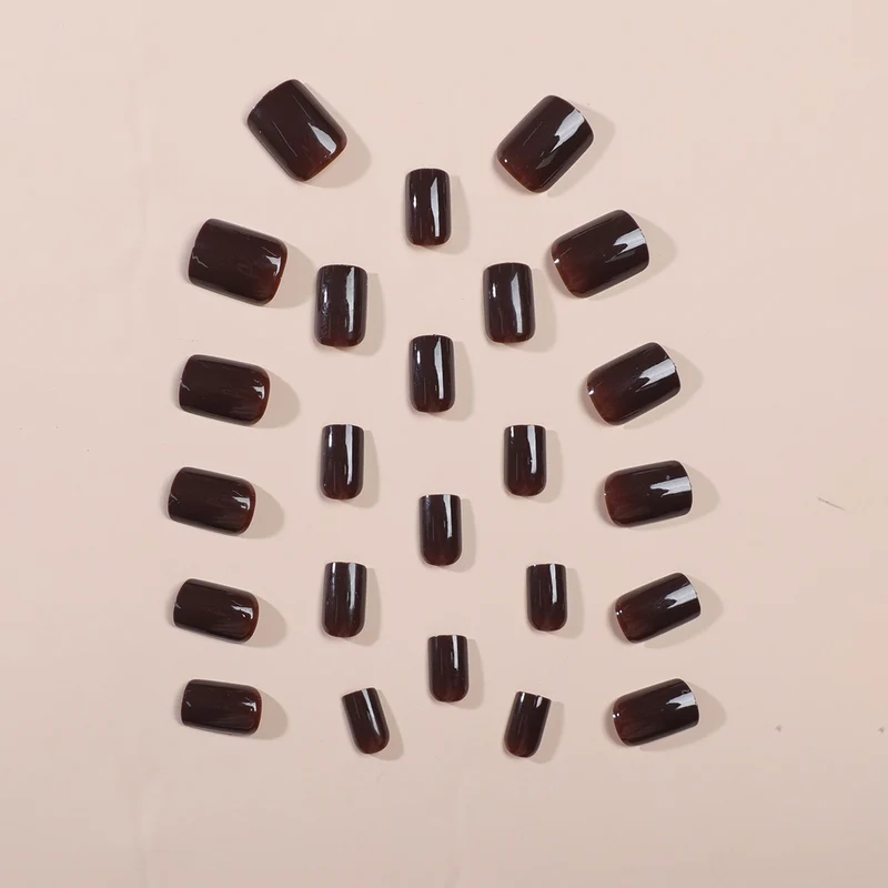 Kunstnagelset mit stylishen Akzenten Brehn