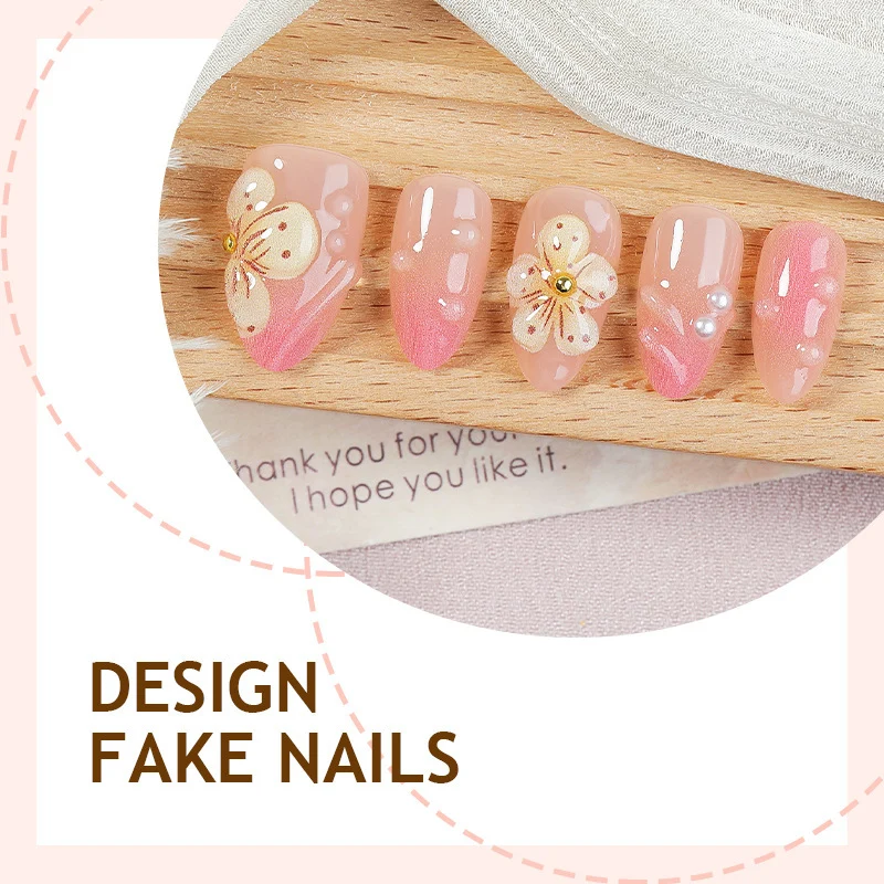 Kunstnagelset mit kreativen floralen Akzenten Brehn