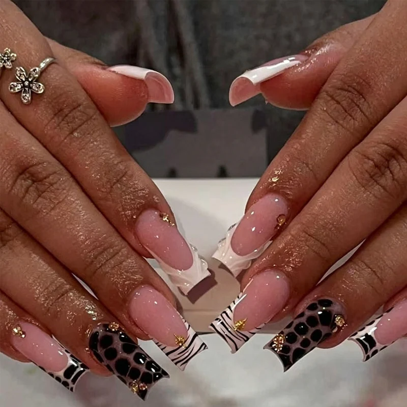 Kunstnagelset mit luxuriösen 3D-Details Brehn