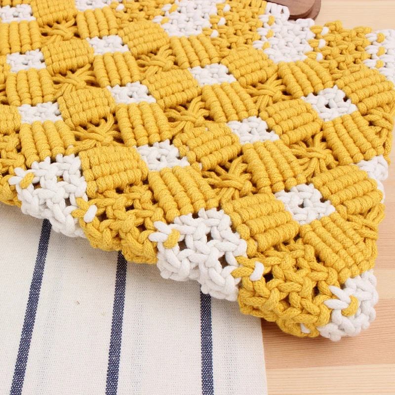 Makramee Tragetasche mit Holzgriffen und floralen Details Skanto