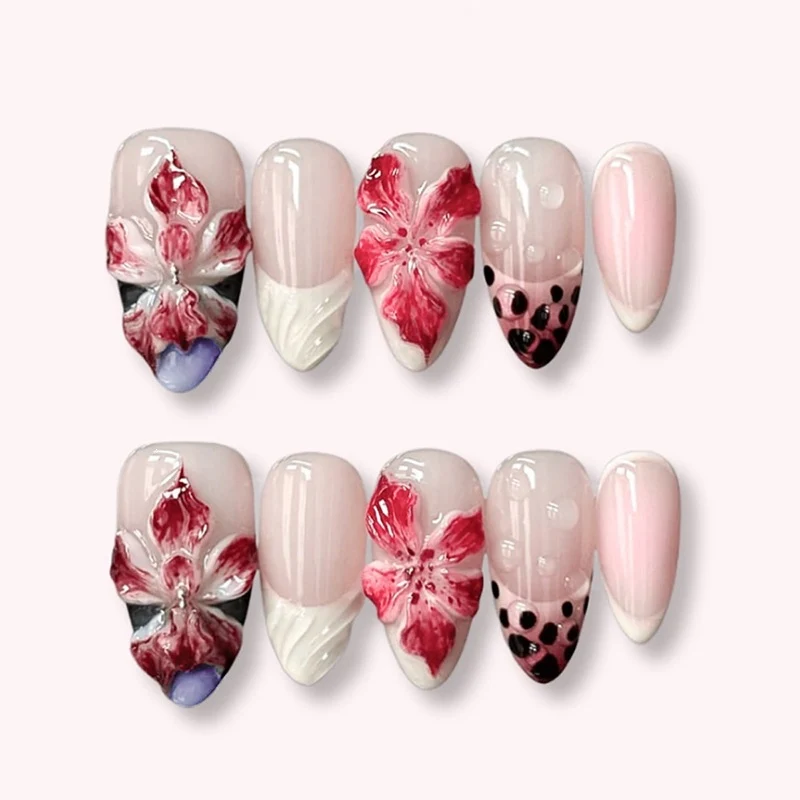 Kunstnagelset mit floralen 3D-Designs und eleganten Akzenten Brehn