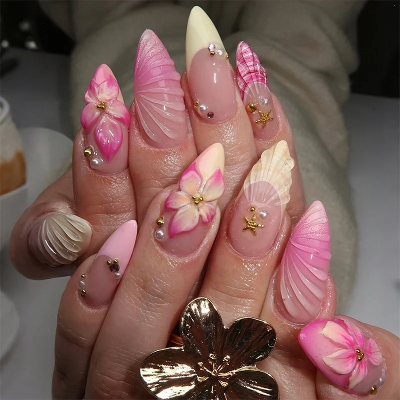 Kunstnagelset mit floralen 3D-Designs Brehn