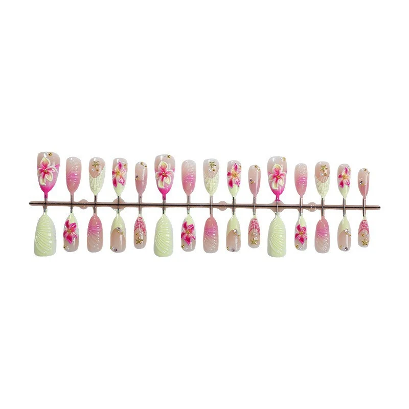 Kunstnagelset mit floralen 3D-Designs Brehn