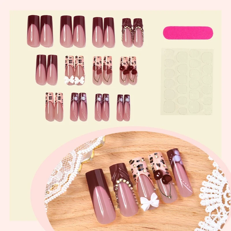 Kunstnagelset mit floralem und glamourösem Design Brehn