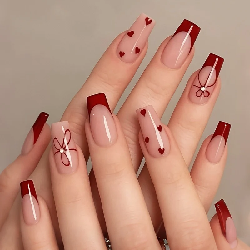 Kunstnagelset mit stilvollen Herzen und eleganten Akzenten Brehn