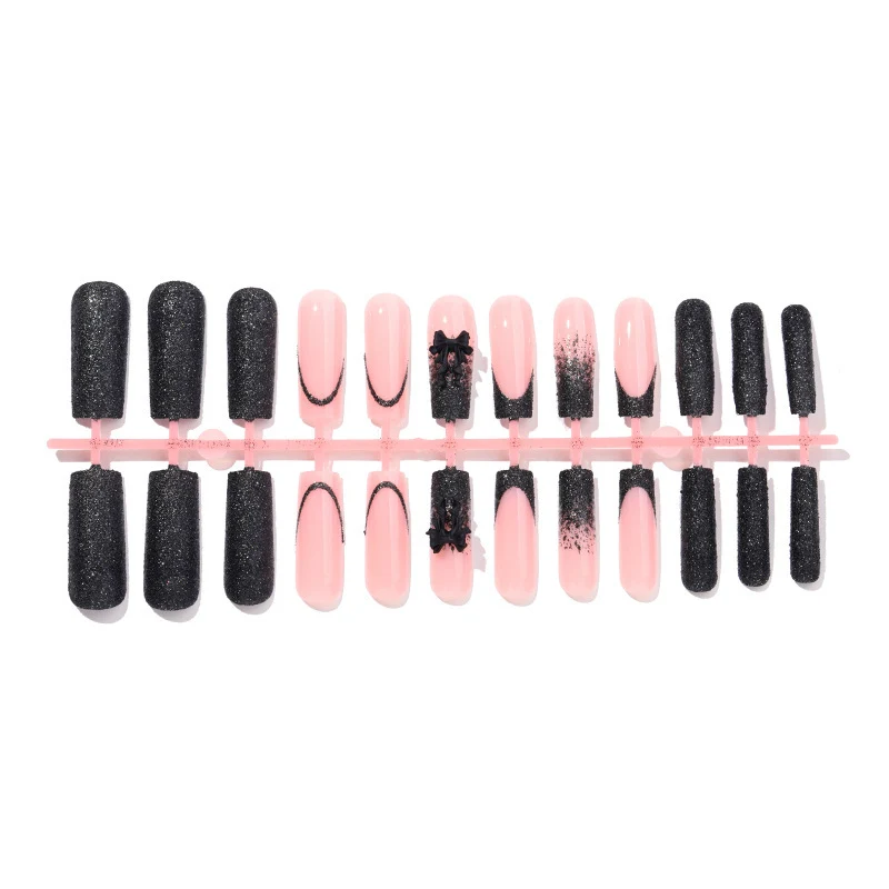 Kunstnagelset mit stilvollen Glitzer- und Ombre-Elementen Brehn
