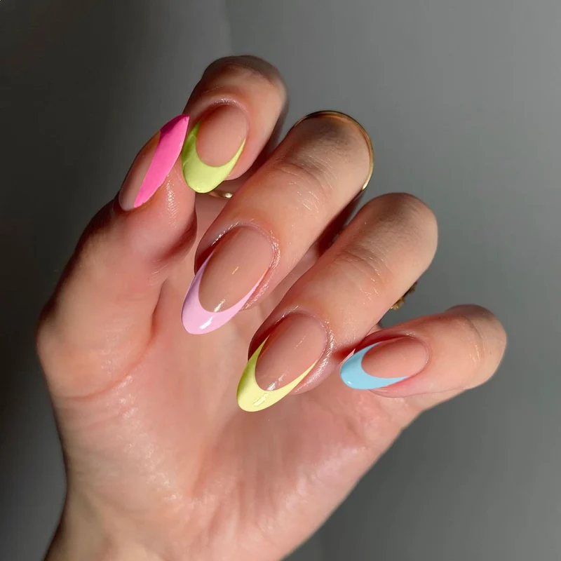 Kunstnagelset mit stilvollen Farbverlauf und eleganten Spitzen Brehn
