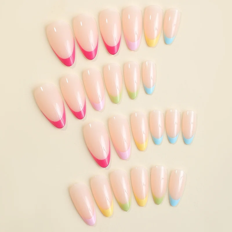 Kunstnagelset mit stilvollen Farbverlauf und eleganten Spitzen Brehn