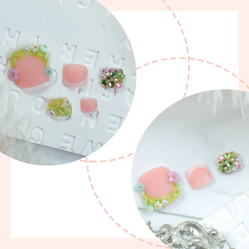 Kunstnagelset mit kreativen Blüten- und Kristallmotiven Brehn
