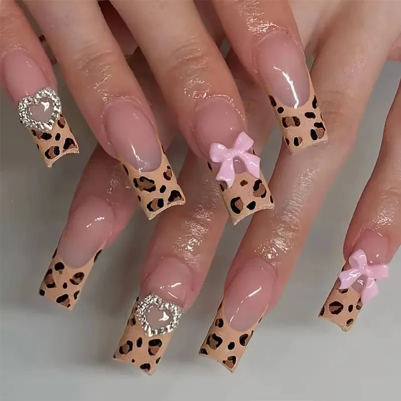 Kunstnagelset mit luxuriösem Leopardenmuster und eleganten Akzenten Brehn