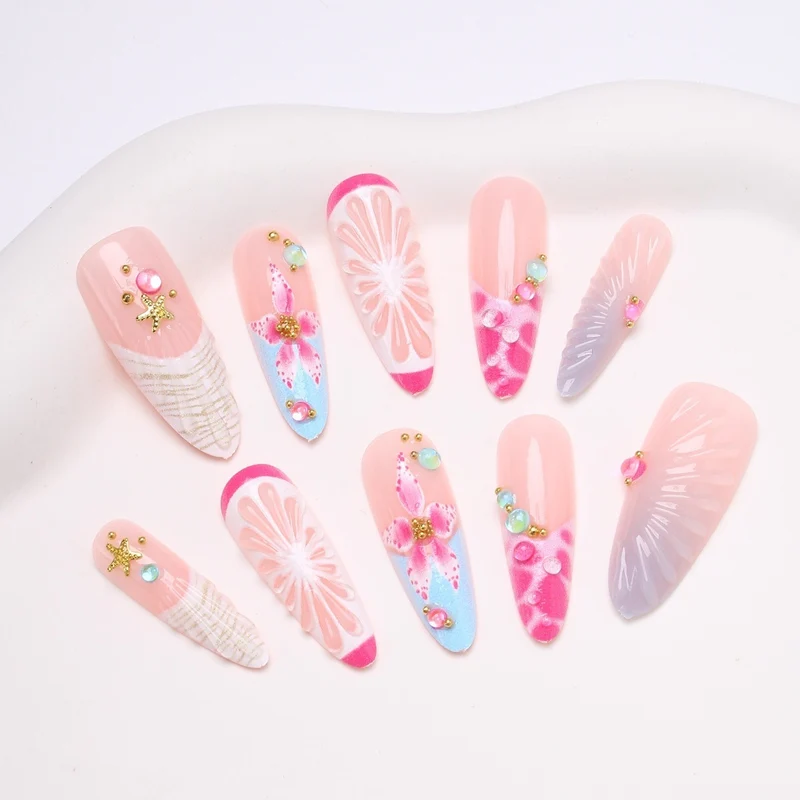 Kunstnagelset mit floralem und fröhlichem Design Brehn