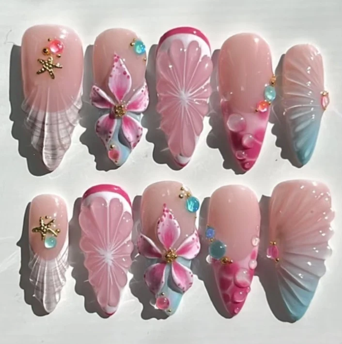 Kunstnagelset mit floralem und fröhlichem Design Brehn