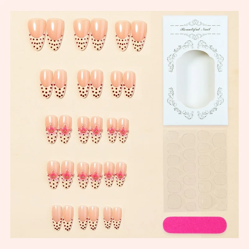 Kunstnagelset mit floralem Design und eleganten Punkten Brehn