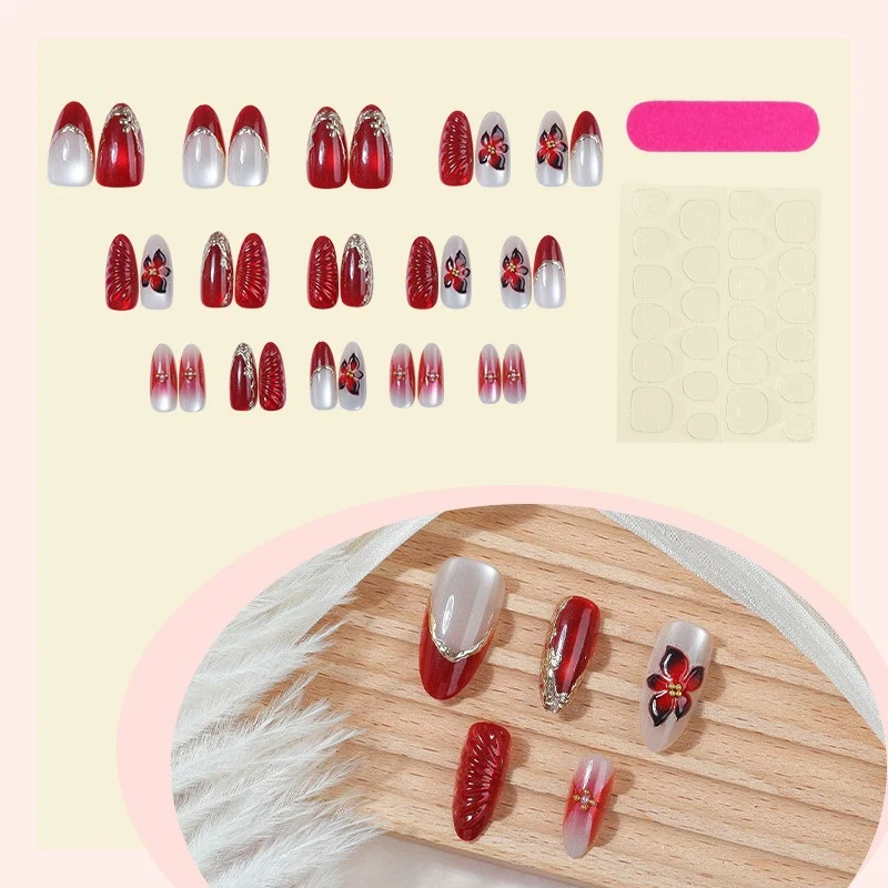 Kunstnagelset mit floralem Design und eleganten Glitzerdetails Brehn